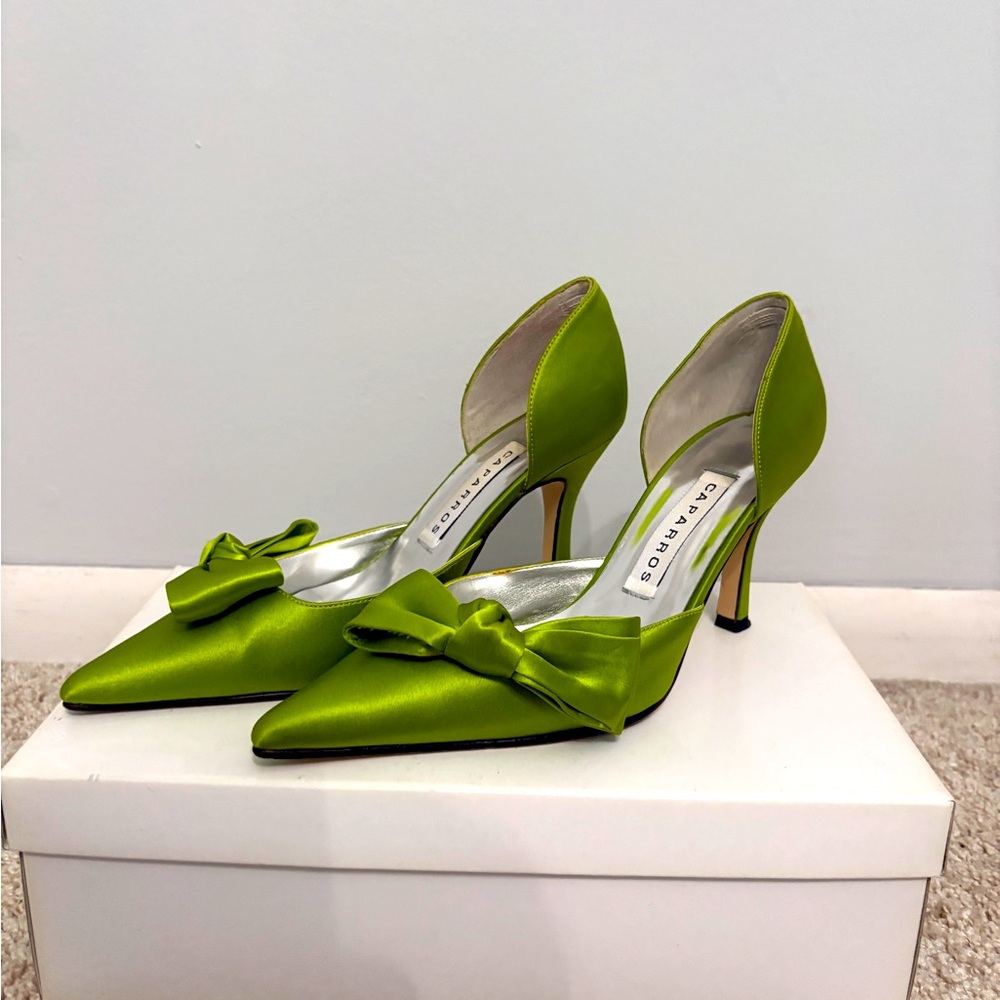 Caparros Vincente bow pumps